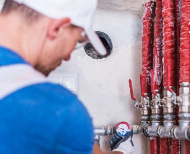 cleaning water pipe during bond cleaning services Brisbane